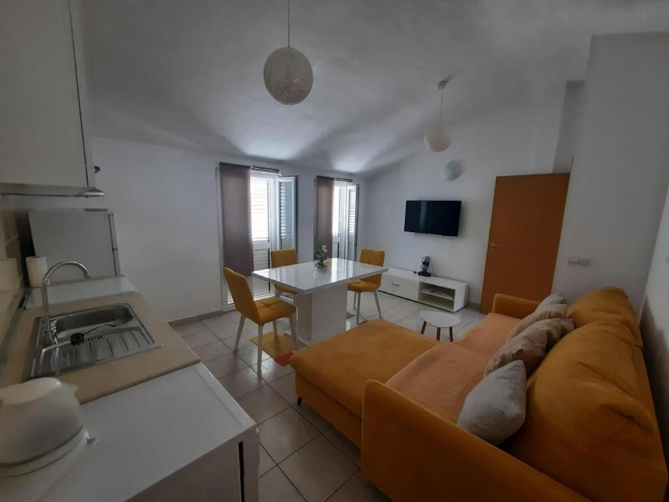 Appartement Ojdana Zivkovic à Rogoznica  Extérieur photo